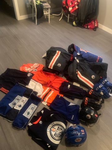 2019 Oilers Locker Room Sale