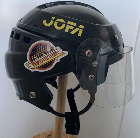 Custom JOFA 390 Canucks Helmet Side