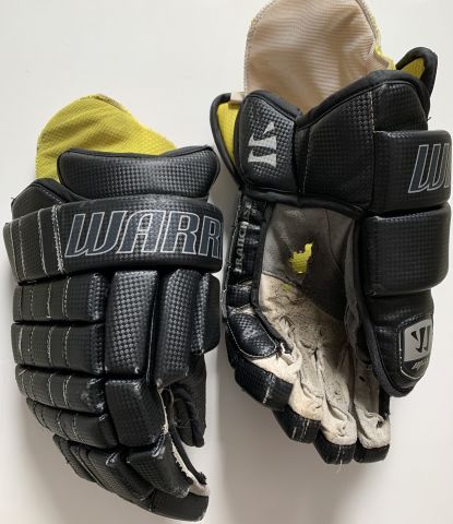 Warrior MIA Made in Canada Carbon Gloves - Black Carbon Stock - Worn Out Palms