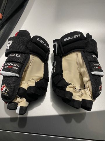 Team Canada Gloves 2