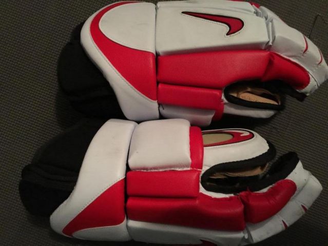 Nike gloves 1